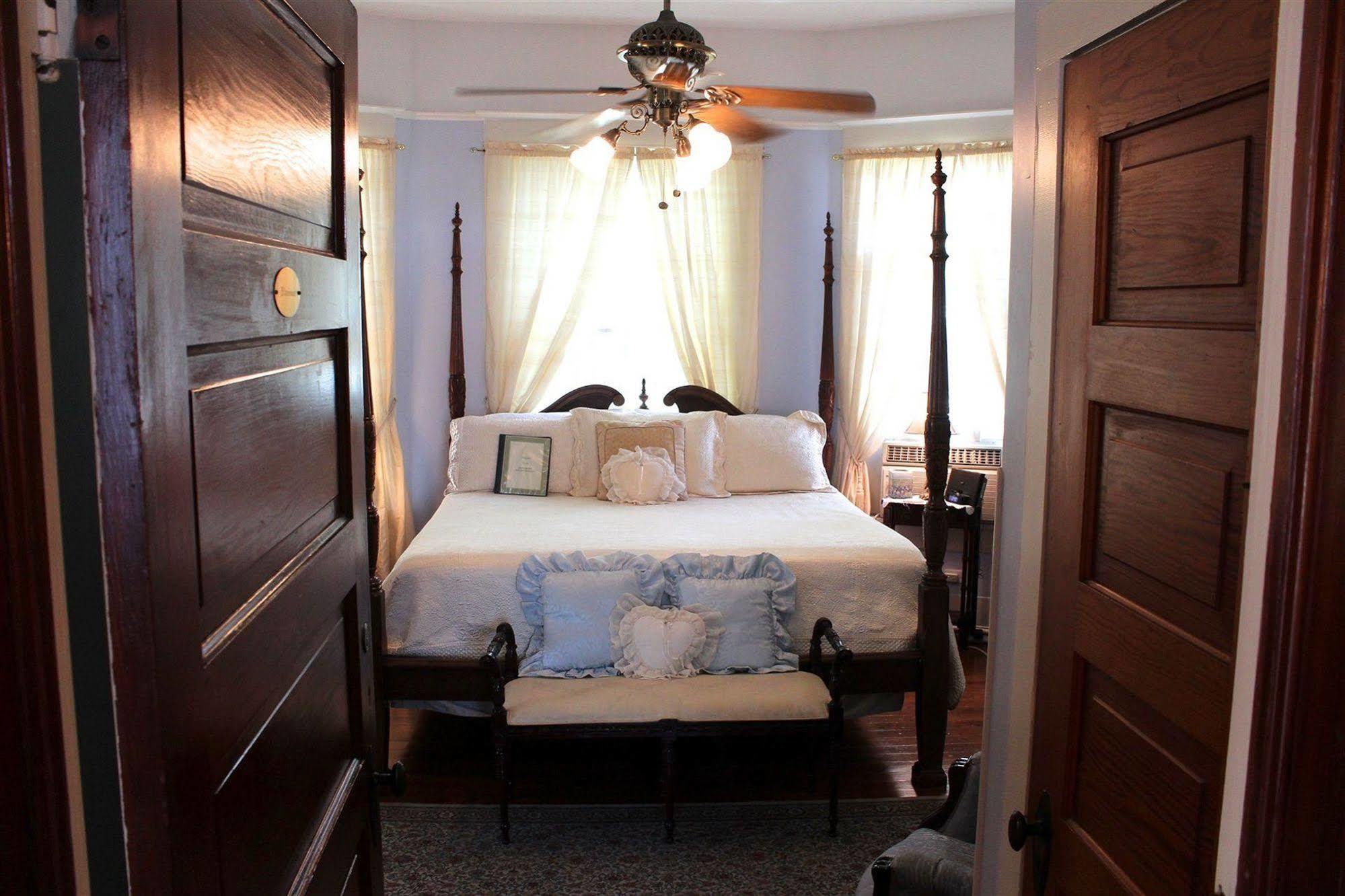 Evas Escape At The Gardenia Inn San Antonio Bagian luar foto